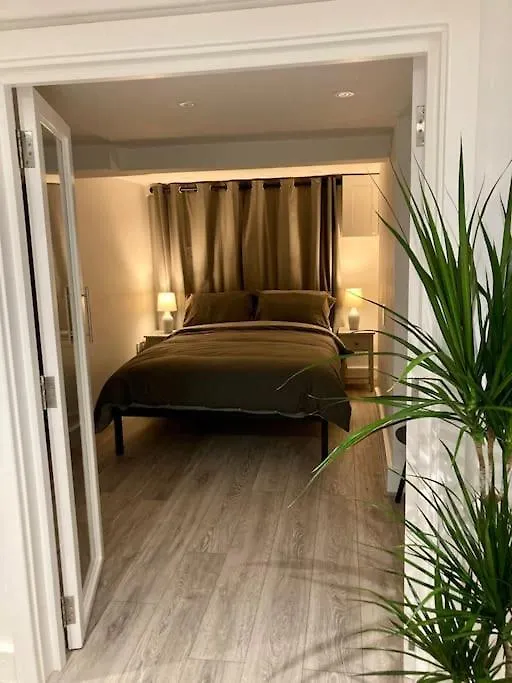 Brighton Palms 아파트 0*,